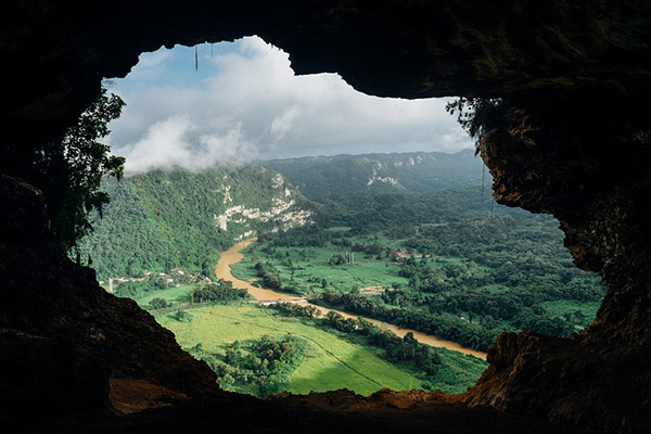 Dron descubre a fugitivo que vivió 17 años en una cueva