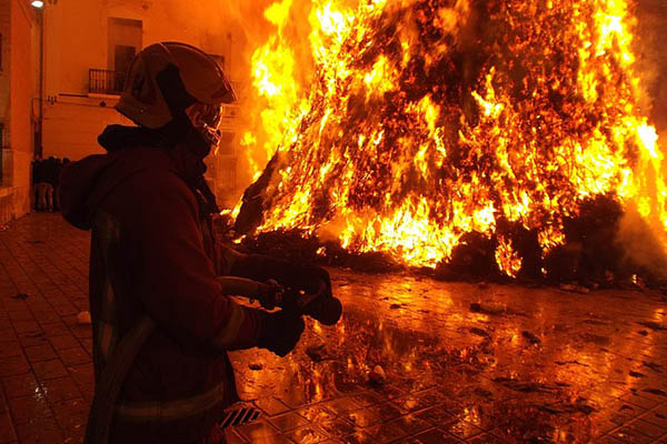 Más de 900 personas quedan sin hogar en Sudáfrica por incendio