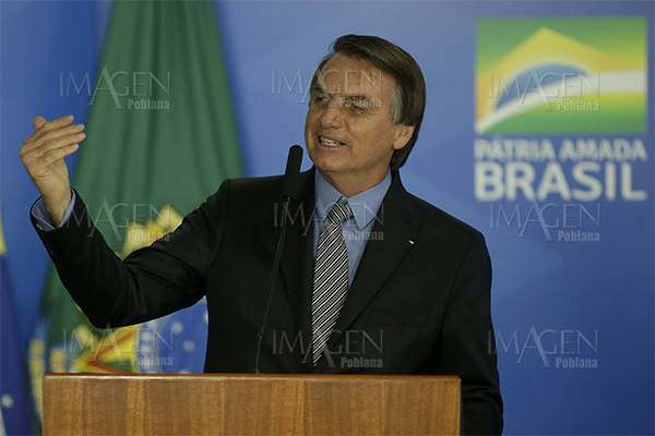 Interés en la Amazonía es por minerales y no por los "jodidos árboles", dice Bolsonaro