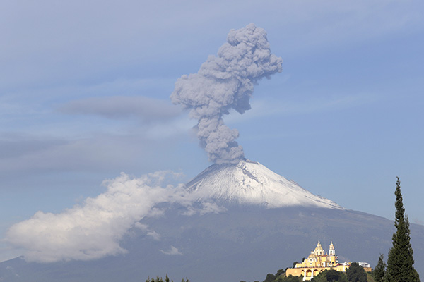 Popocatépetl emite segunda explosión de esta madrugada