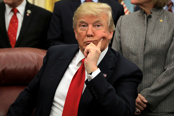 Trump enloquece: propone reforzar el muro con víboras o cocodrilos