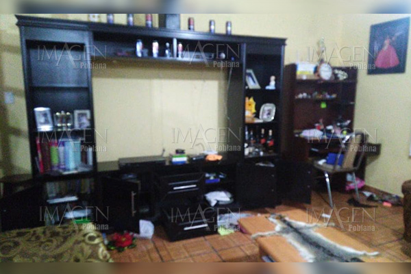 Hasta un auto último modelo se llevan asaltantes en robo a casa habitación
