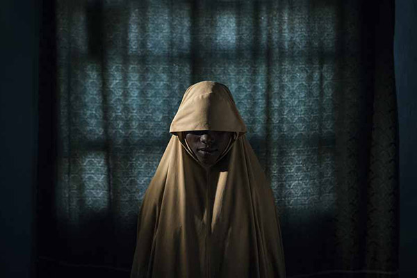 Hombres armados secuestran a 6 niñas y a 2 maestros en escuela en Nigeria