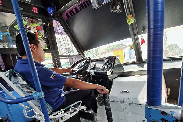 Bajo estas condiciones trabaja un chofer del transporte público