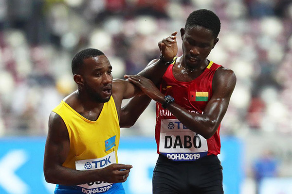 Llegan últimos a la meta, pero se hacen famosos: lo más memorable del Mundial de Atletismo