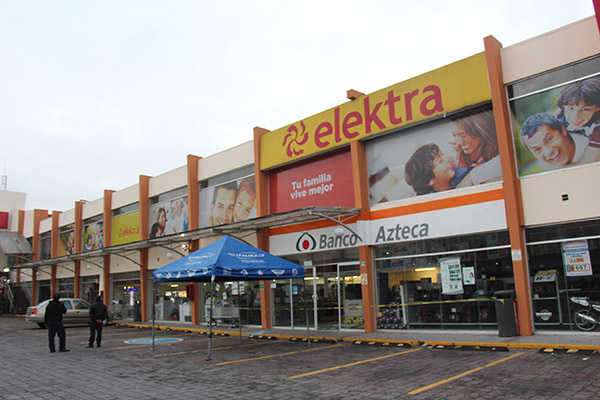 Sujetos atracan Elektra de la CAPU; se llevan celulares y electrodomésticos