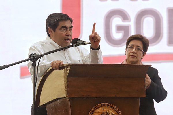 En 4 meses, transportistas deben mejorar o concesiones serán retiradas: Barbosa