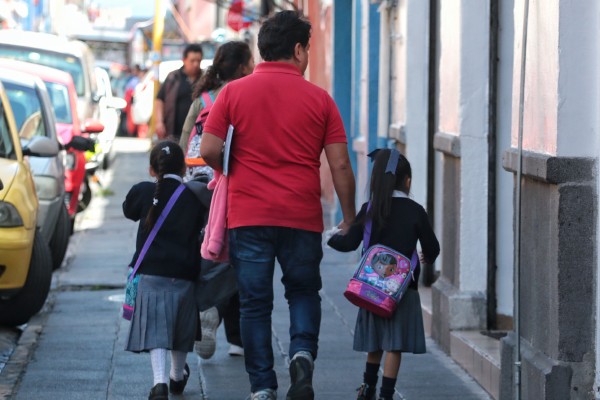 ¿Cómo afectará a las familias el aumento a la tarifa del transporte público?