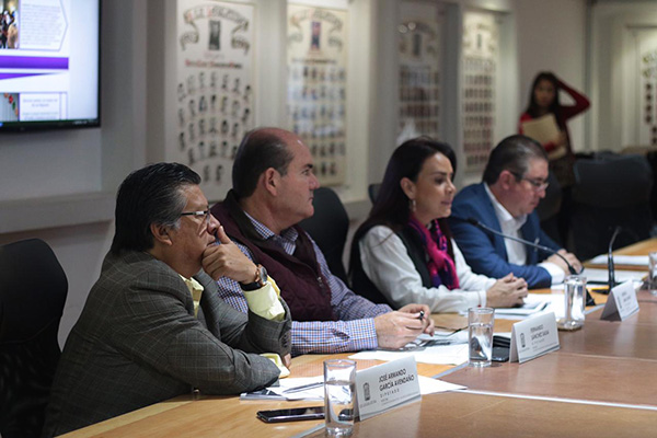 Aprueban exhortos para que SRE tenga unidades móviles para expedir pasaportes