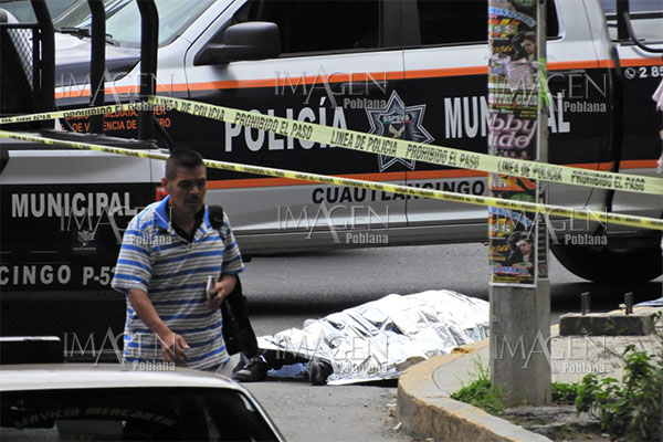 Ciclista asesina a balazos a transeúnte
