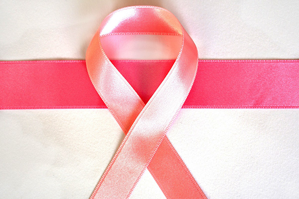 Factores hereditarios y culturales contribuyen al desarrollo de cáncer de mama