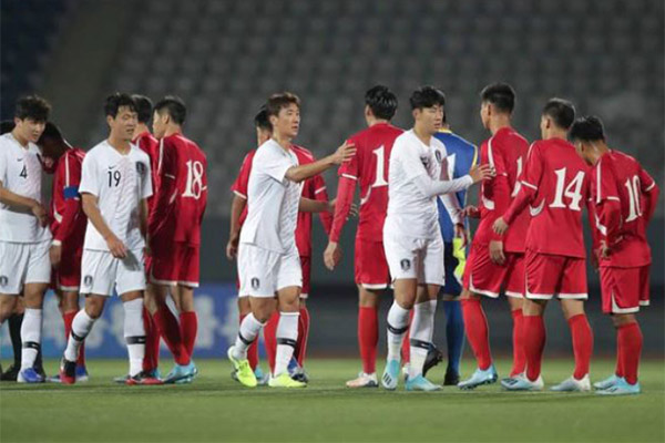 Corea del Sur denuncia a Norcorea por organizar mal partido de futbol