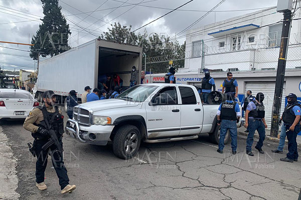 En operativo, catean locales de autopartes en la 46