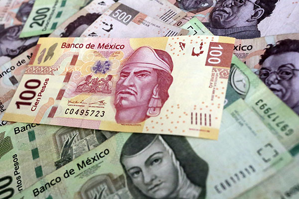Por un boquete, asaltantes entran a concesionaria y roban 50,000 pesos