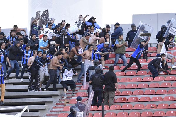 33 heridos dejó la batalla campal en el Alfonso Lastras