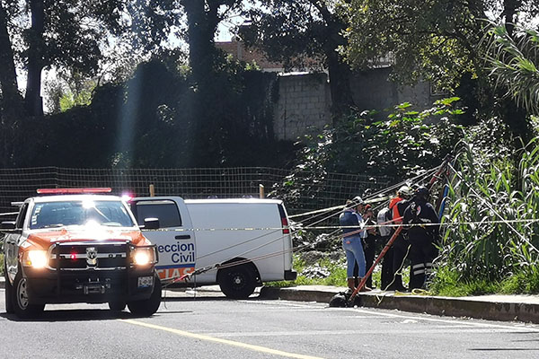 Localizan cuerpo embolsado en una barranca