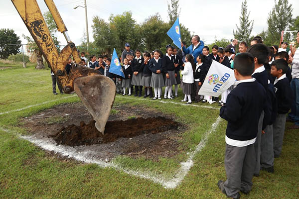 Velázquez Gutiérrez inicia obras en beneficio de los atlixquenses
