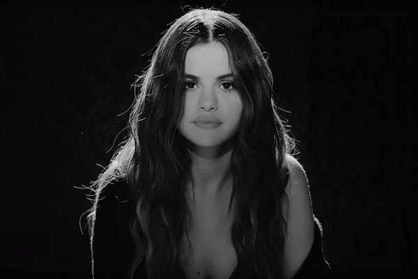 Selena Gómez marca su regreso con videoclip grabado con un iPhone