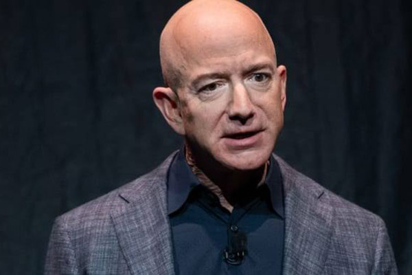 Jeff Bezos cae del trono de la persona más rica del mundo en solo unas horas