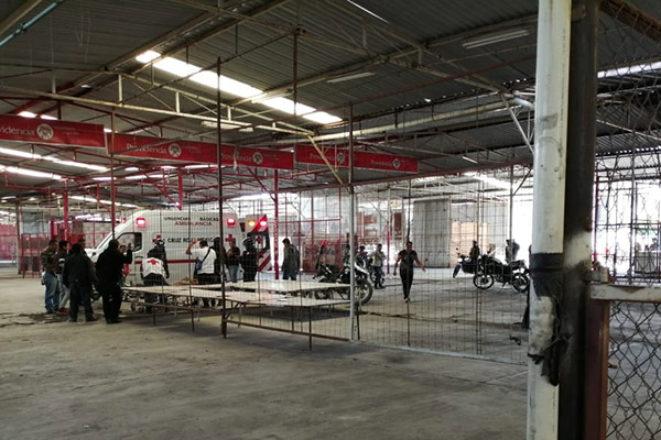 Balean a presunto narcomenudista en el tianguis de Texmelucan