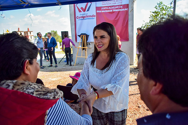 Norma Layón dona su salario para obras en Texmelucan