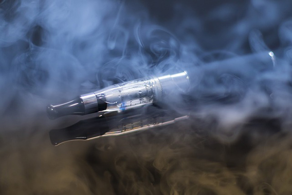 Jóvenes estadounidenses, los más afectados por enfermedades pulmonares derivadas de vapeo