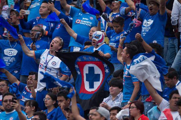 Cruz Azul felicita a Veracruz… aficionados montan en cólera