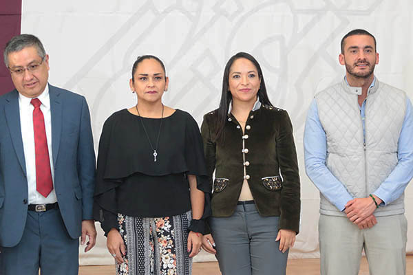 Aceptan renuncia de Assenet y nombran encargada de despacho