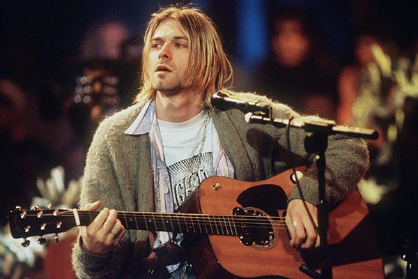 Venden chaqueta del “Unplugged” de Kurt Cobain en más de 300,000 dólares