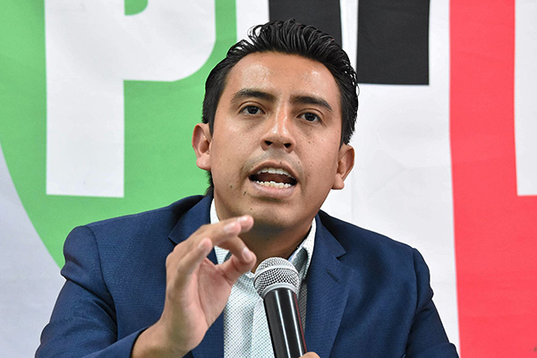 Corrigen a regidor priista de Atlixco; a estas alturas desconoce la Ley Orgánica Municipal