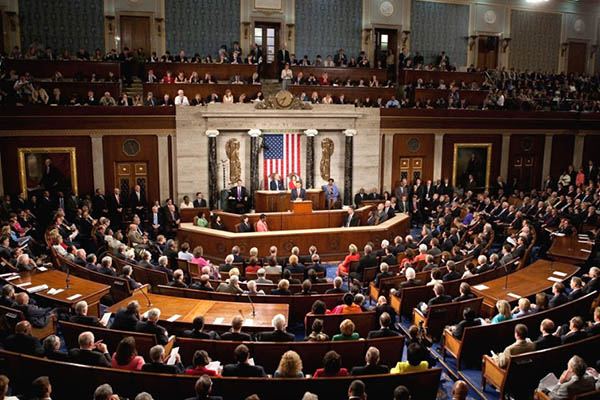 Cámara de Representantes de EU aprueba juicio político contra Trump
