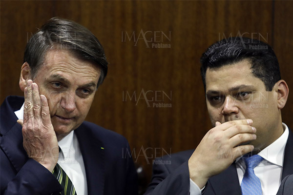 El papelón de Bolsonaro en Twitter: tres empresas lo desmintieron