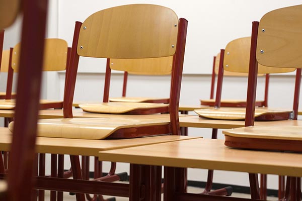 Maestra y alumno protagonizan brutal pelea en un salón de clases