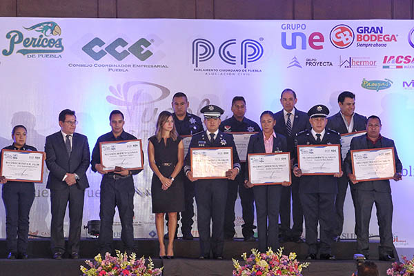Reconocen empresarios a 31 policías, militares y servidores públicos