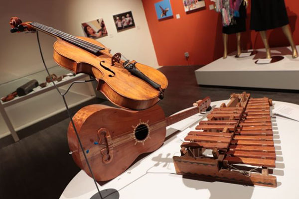 Instrumentos y artículos de la Huasteca se exponen en el Museo de la Música Mexicana