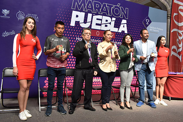 Presentan medalla conmemorativa del Maratón Puebla 2019