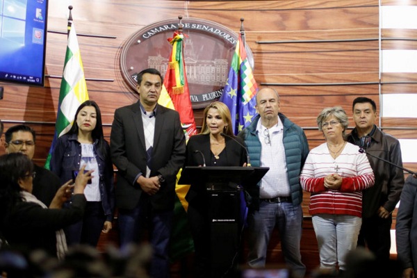 Jeanine Áñez asume como presidenta interina de Bolivia