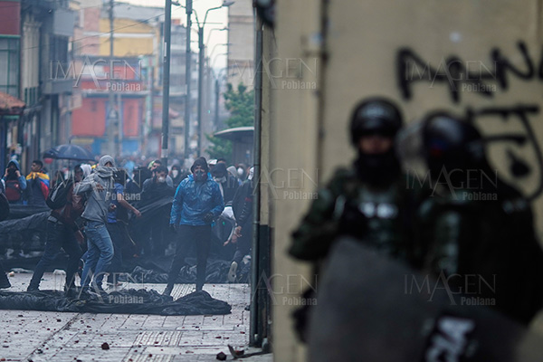 Decretan toque de queda en capital colombiana tras disturbios