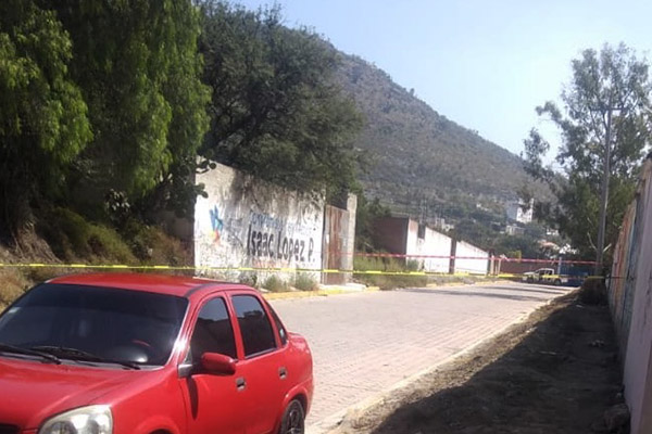 Hallan un cadáver embolsado en un lote baldío