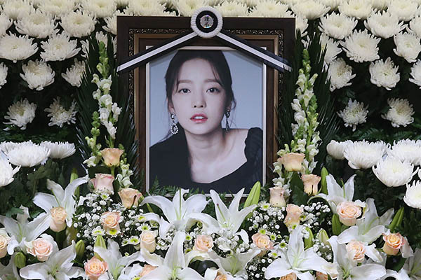 El “k-pop”, una fábrica de ídolos marcada por los suicidios