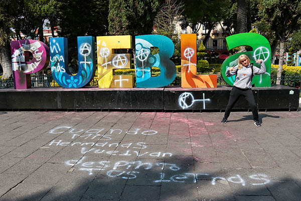 Marcha feminista, protesta encomiable manchada por el vandalismo