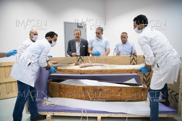 Descubren 3 ataúdes de madera en Luxor