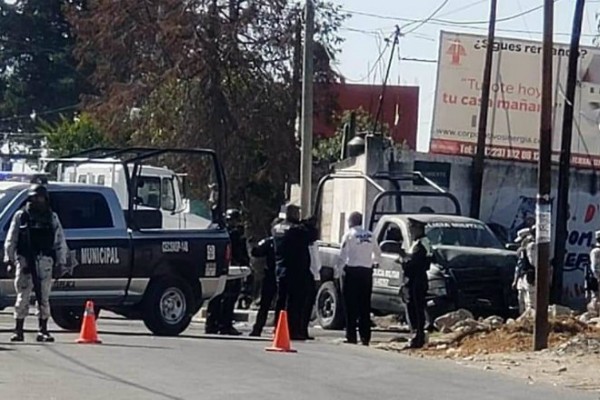 Militares chocan cuando perseguían una pipa de gas