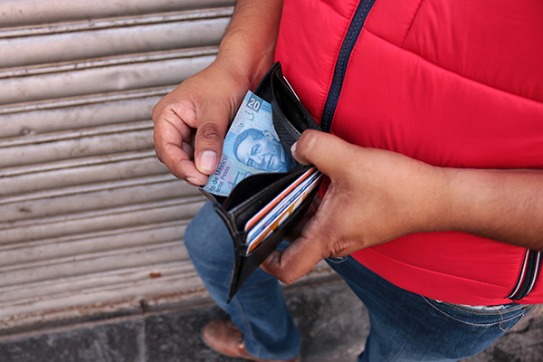 ¿En qué afectará a las familias ese 0.2 % de contracción en la economía?