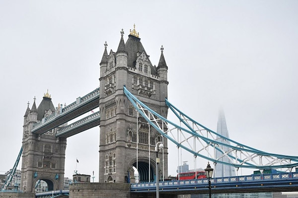 La policía abate a un hombre en el puente de Londres, según medios