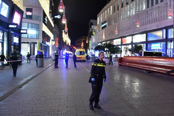 Ataque con cuchillo en calle comercial de La Haya deja tres lesionados