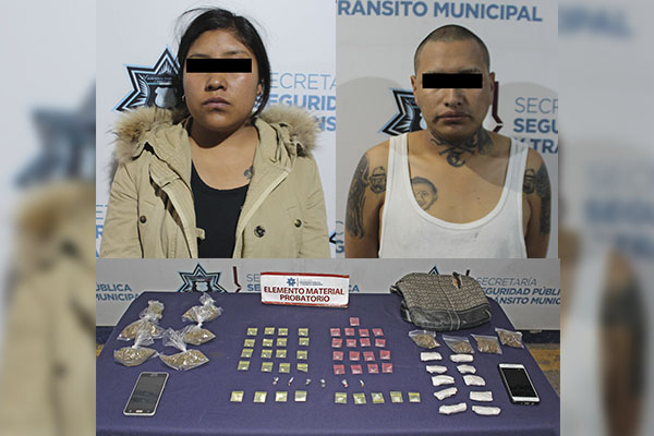Capturan a dos narcomenudistas con 80 dosis de droga