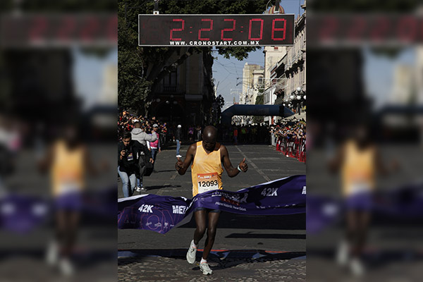 Maratonistas africanos no son una raza superior: atleta