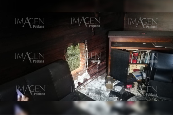 Roban e incendian casa de cambio en Huexotitla