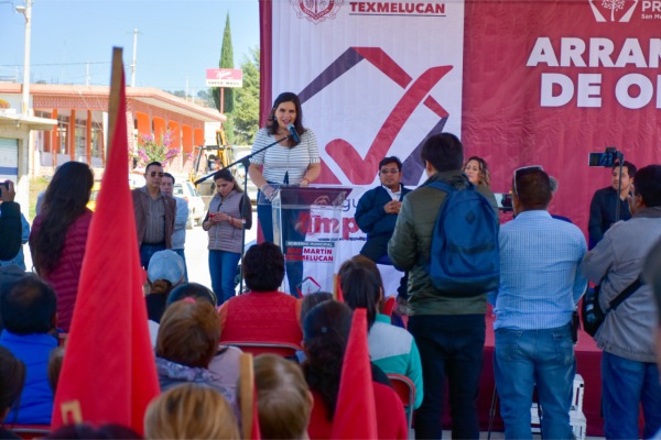 Alcaldesa de Texmelucan inicia tres obras de pavimentación
